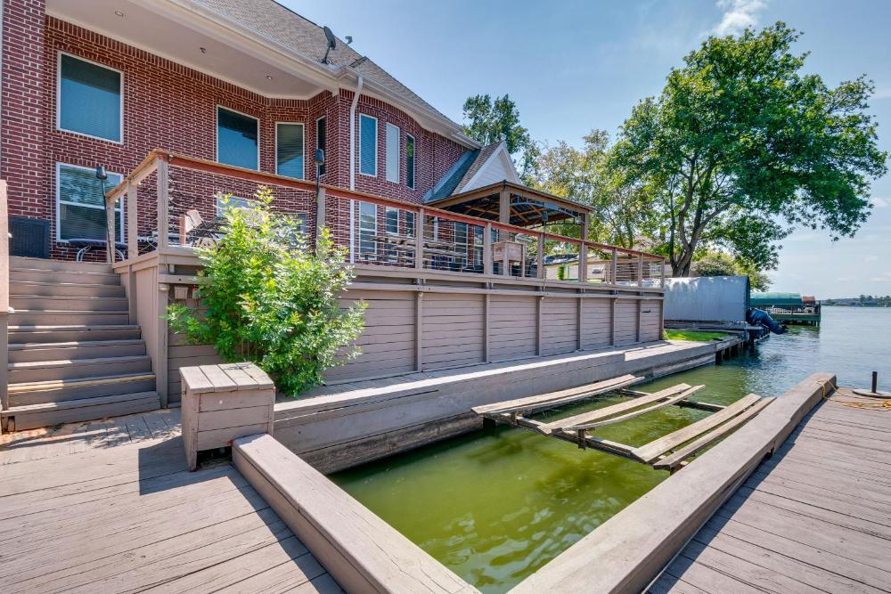Beautiful Montgomery Home with Lakefront Deck!